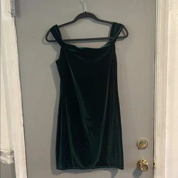Urban Outfitters Off the Shoulder Bodycon Mini Dress in Green Velvet Size L - Picture 4 of 10